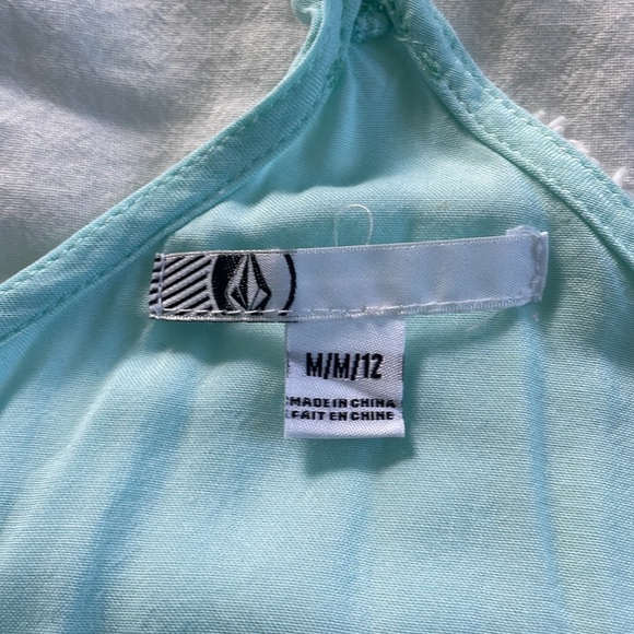 Volcom flowy strappy tank. Size M. - Picture 3 of 4